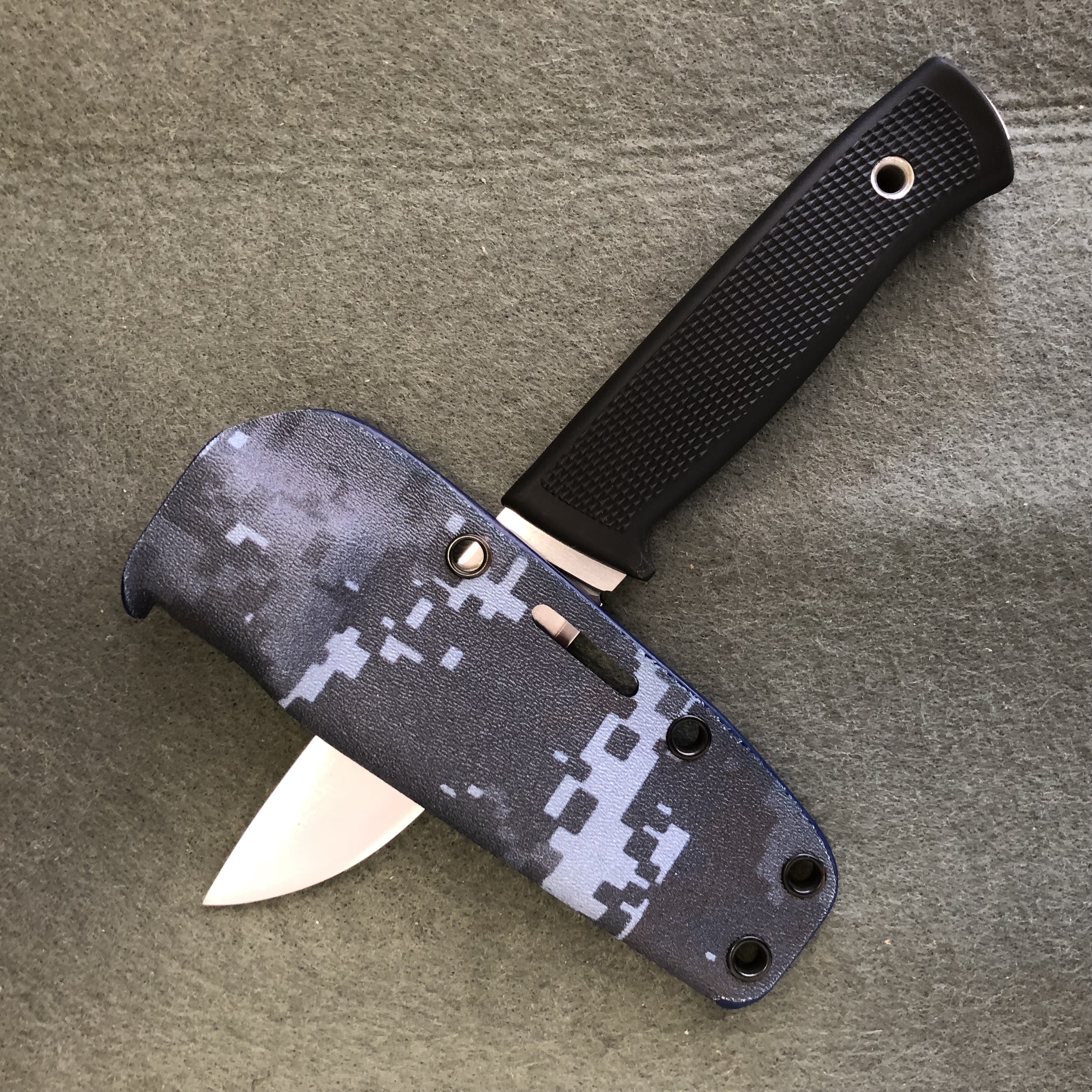 Kydex Scheide in Navy Digital Camo für Fällkniven F1