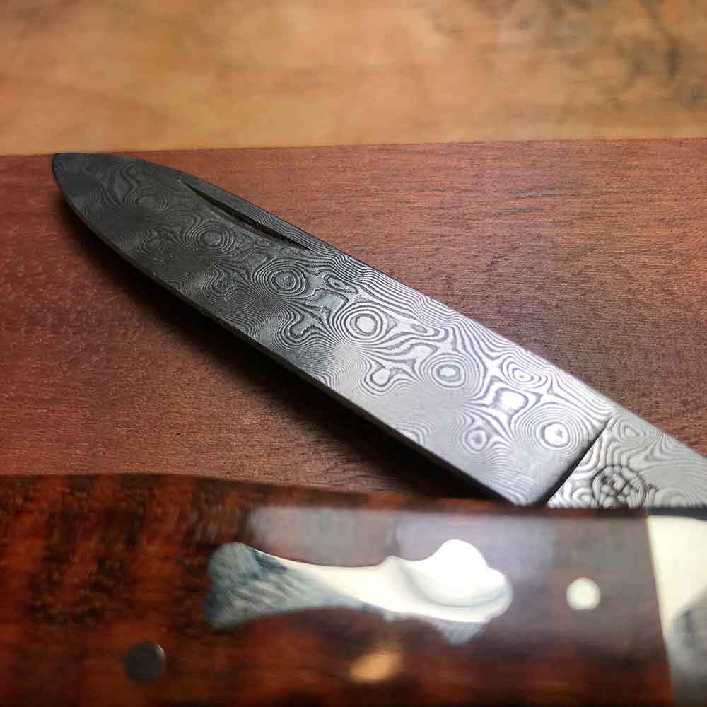 Hartkopf-Taschenmesser aus 300 Lagen Rosendamast von Balbach - Schlangenholz & Neusilberbacken