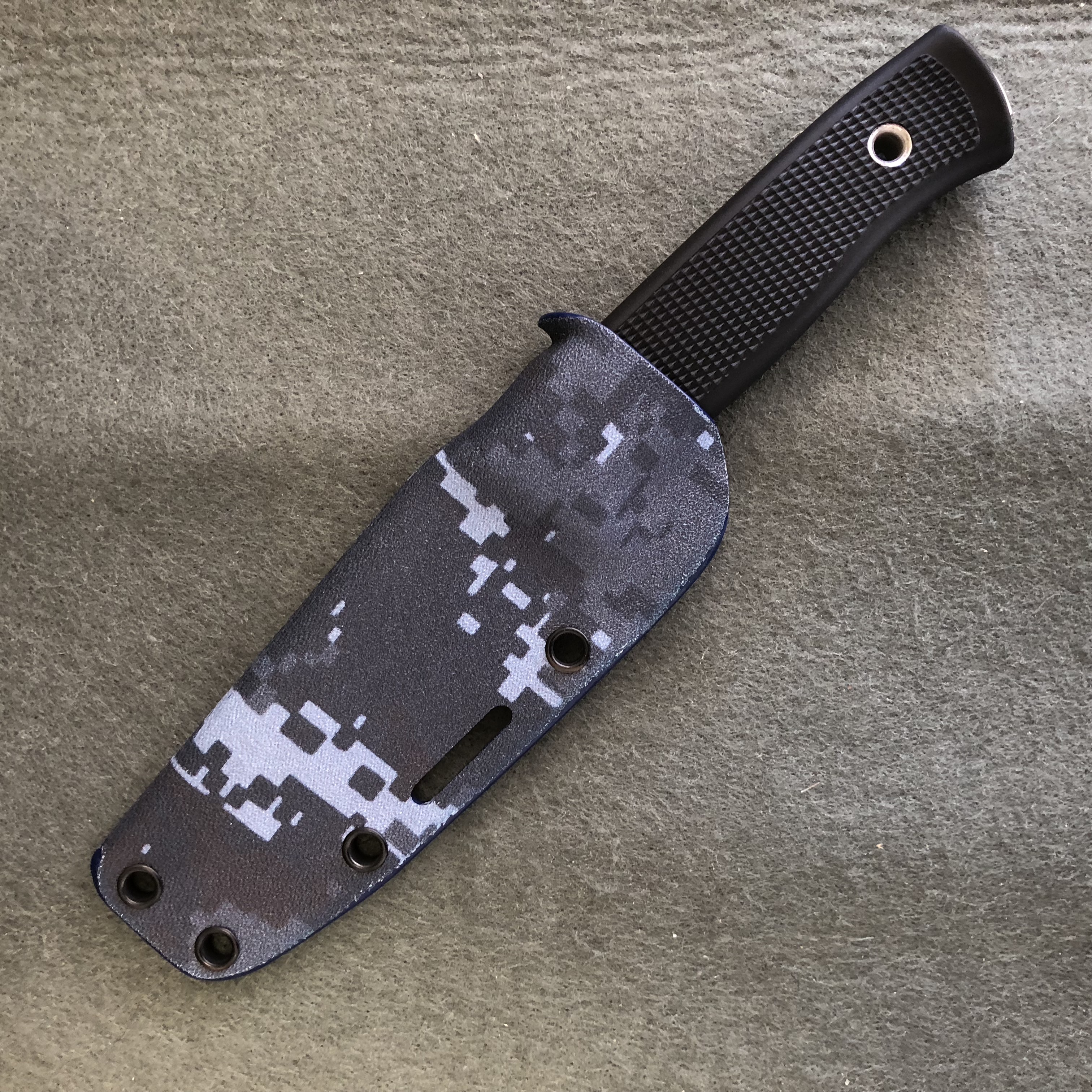 Kydex Scheide in Navy Digital Camo für Fällkniven F1