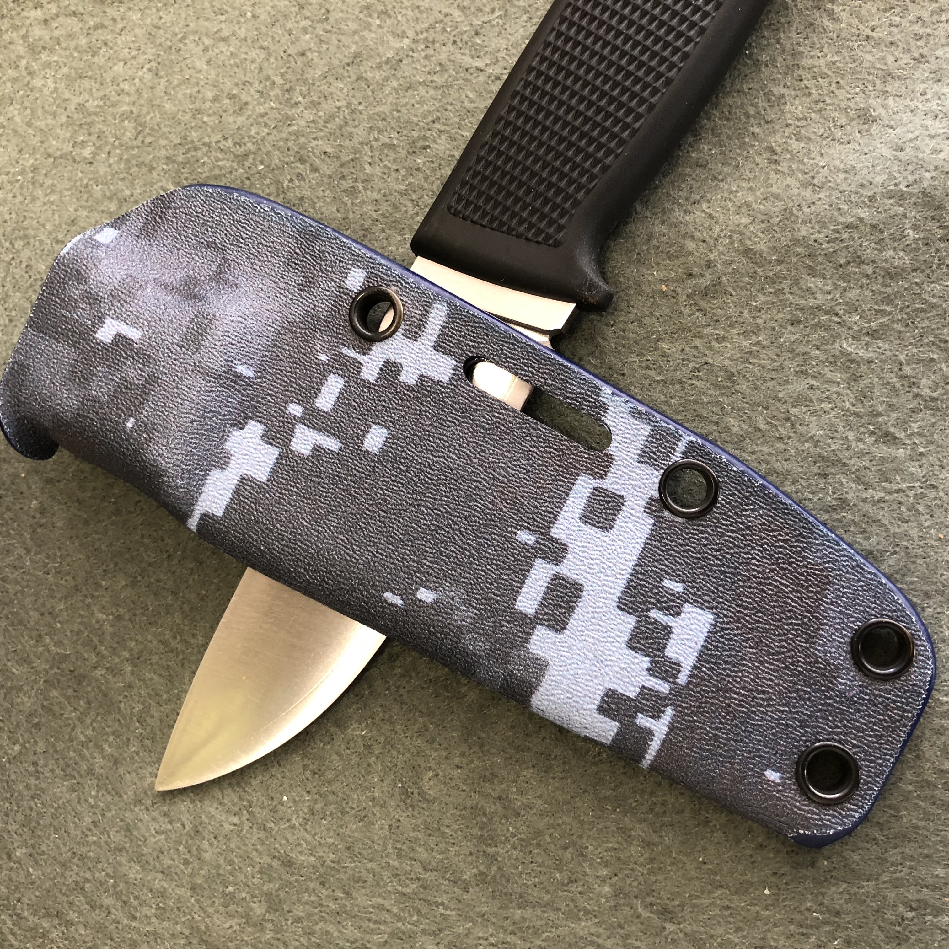 Kydex Scheide in Navy Digital Camo für Fällkniven F1